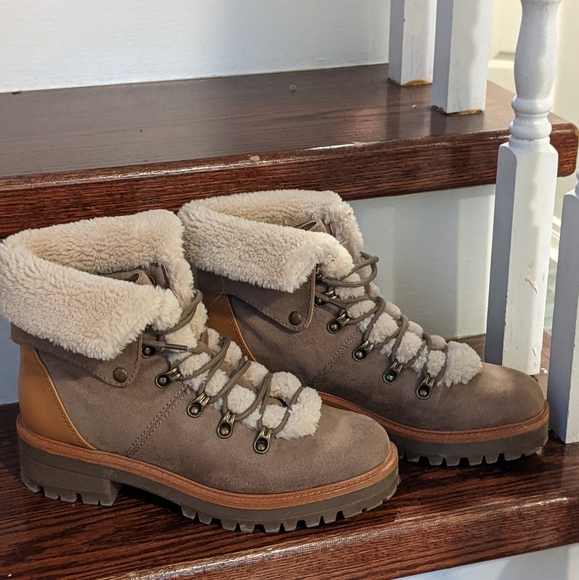 Winter boots with Sherpa - Picture 2 of 2
